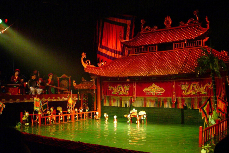 Regarder un spectacle de marionnettes d’eau au théâtre de marionnettes d’eau de Thang Long