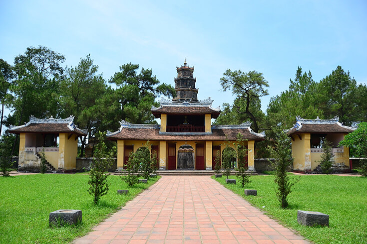Contruction et restauration de la pagode de la dame céleste