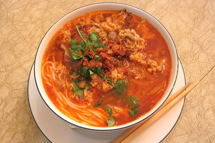 Bun Rieu Ganh (ou soupe de vermicelles à la pâte de crabe)